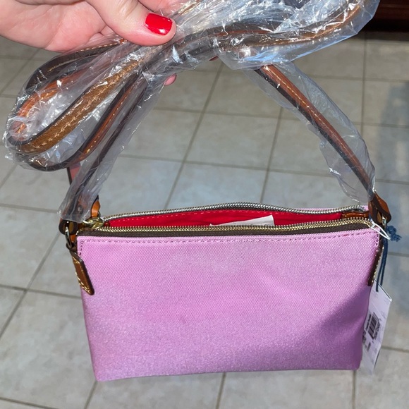 Dooney and Bourke orchid nylon messenger bag, BRAND NEW WITH TAGS - Picture 3 of 6